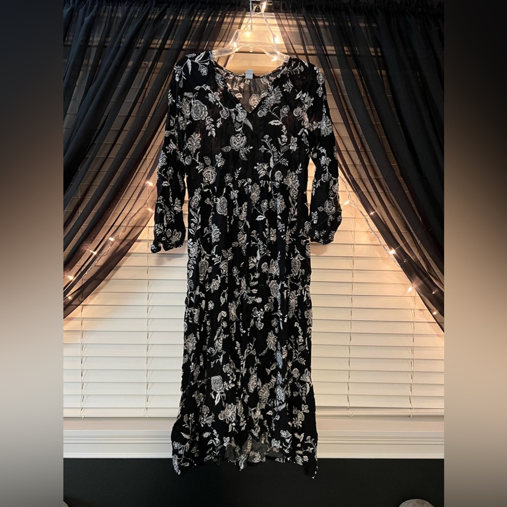 Old navy maxi dress!!
